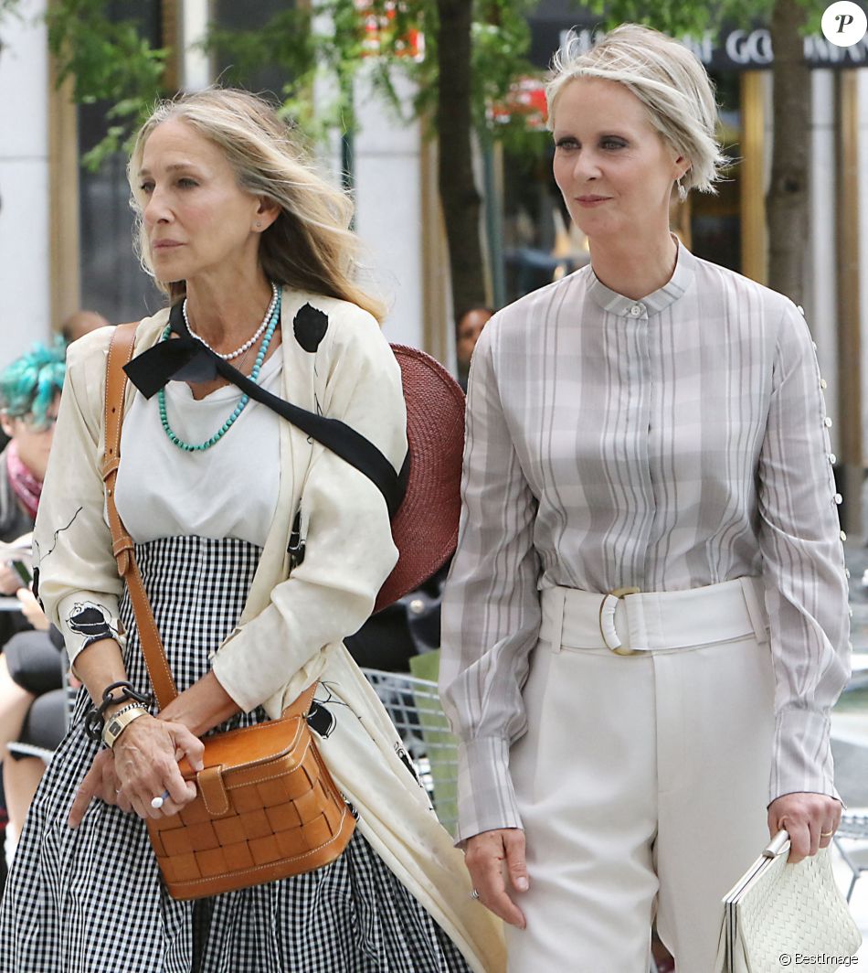 Sarah Jessica Parker et Cynthia Nixon sur le tournage de "And Just Like That..." : une nouvelle saison de la série culte "Sex and the City", sur la cinquième Avenue à Manhattan, New York City, New York, Etats-Unis, le 9 juillet 2021.