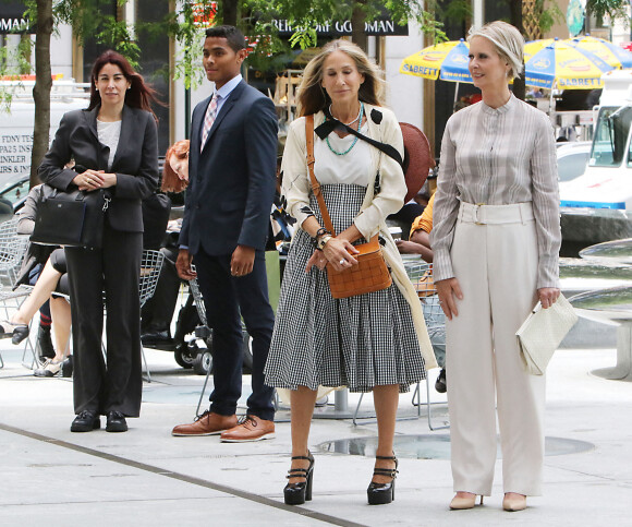 Sarah Jessica Parker et Cynthia Nixon sur le tournage de "And Just Like That..." : une nouvelle saison de la série culte "Sex and the City", sur la cinquième Avenue à Manhattan, New York City, New York, Etats-Unis, le 9 juillet 2021.