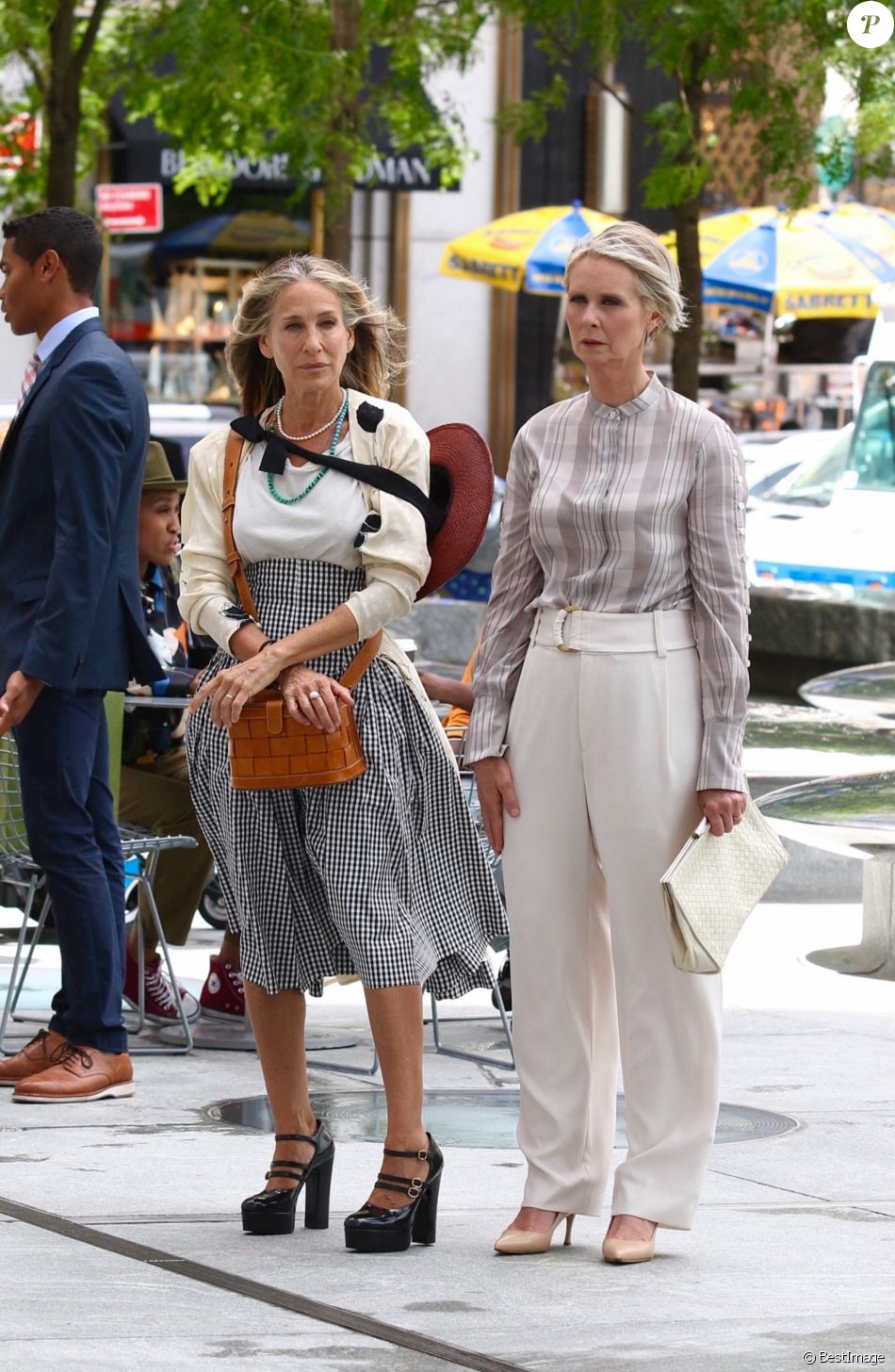 Sarah Jessica Parker et Cynthia Nixon sur le tournage de "And Just Like That..." : une nouvelle saison de la série culte "Sex and the City", sur la cinquième Avenue à Manhattan, New York City, New York, Etats-Unis, le 9 juillet 2021.