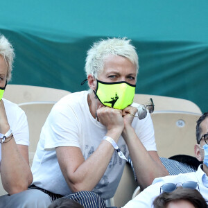 Muriel Robin et sa femme Anne Le Nen - People dans les tribunes lors des internationaux de France de Tennis de Roland Garros 2021 à Paris, le 7 juin 2021. © Dominique Jacovides/Bestimage 