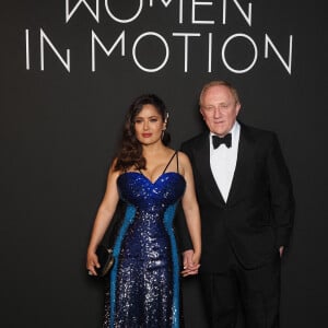 Salma Hayek et son mari François-Henri Pinault au photocall de la soirée Kering "Women In Motion" lors du 74ème Festival International du Film de Cannes, le 11 juillet 2021. © Jacovides-Borde-Moreau/Bestimage