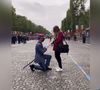Demande en mariage avant le défilé