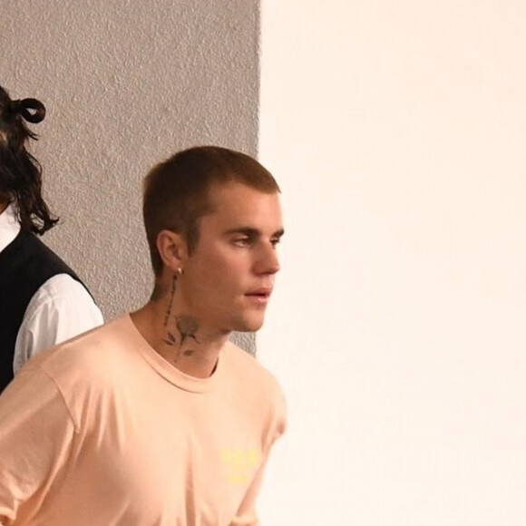 Justin Bieber et sa femme Hailey Bieber Baldwin se rendent à un cabinet de dermatologie à Los Angeles, le 2 juillet 2021. 