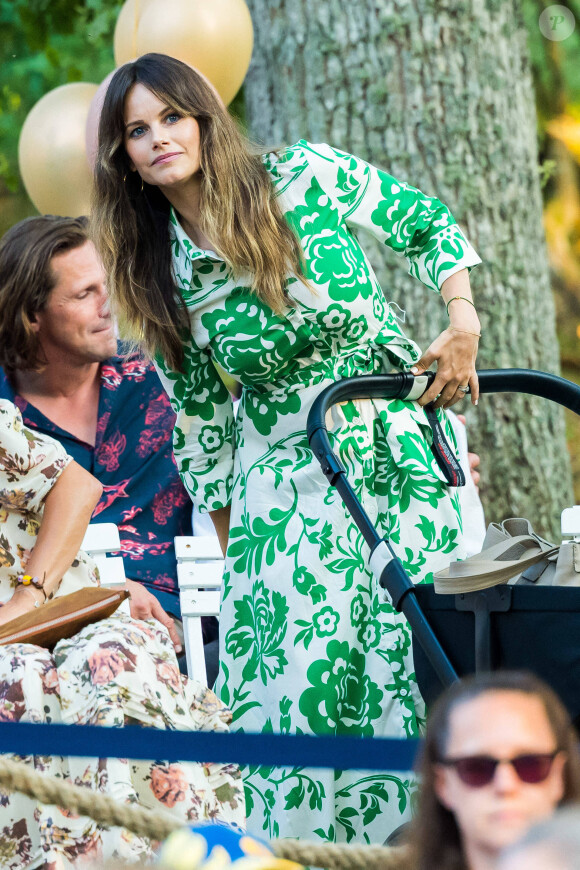 La princesse Sofia (Hellqvist) de Suède, - La famille royale suèdoise assiste au concert "Solliden Sessions" au château de Solliden à Borgholm, Suède, le 13 juillet 2021.