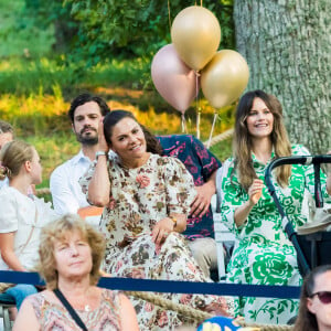 Le prince Daniel de Suède, la princesse Estelle de Suède, la princesse Victoria de Suède, le prince Carl Philip de Suède, la princesse Sofia (Hellqvist) de Suède, le prince Julian - La famille royale suèdoise assiste au concert "Solliden Sessions" au château de Solliden à Borgholm, Suède.