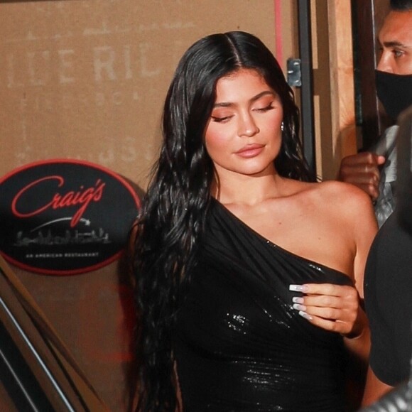 Kylie Jenner - La famille Kardashian à la sortie du restaurant "Craig"s" à Los Angeles, le 4 juin 2021. 