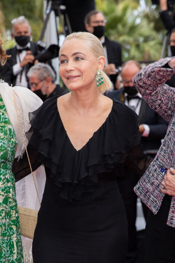 Emmanuelle Béart - Montée des marches du film " Les intranquilles " lors du 74ème Festival International du Film de Cannes. Le 16 juillet 2021 © Borde-Jacovides-Moreau / Bestimage