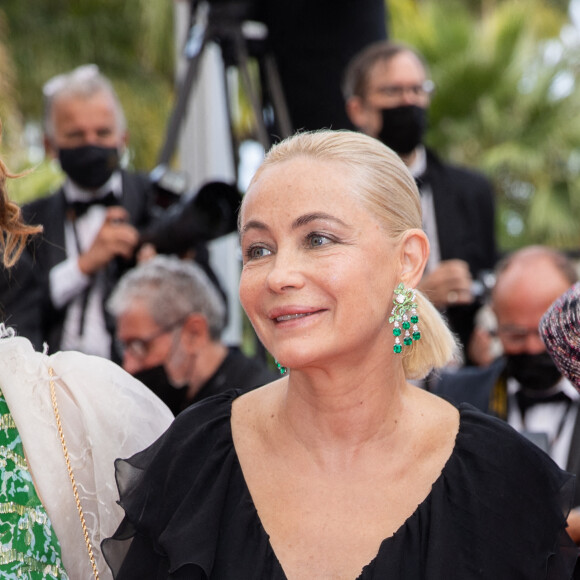 Emmanuelle Béart - Montée des marches du film " Les intranquilles " lors du 74ème Festival International du Film de Cannes. Le 16 juillet 2021 © Borde-Jacovides-Moreau / Bestimage