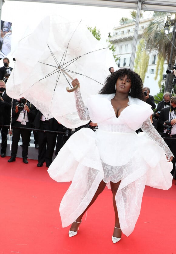 La chanteuse Yseult - Montée des marches du film " Les intranquilles " lors du 74ème Festival International du Film de Cannes. © Borde-Jacovides-Moreau / Bestimage