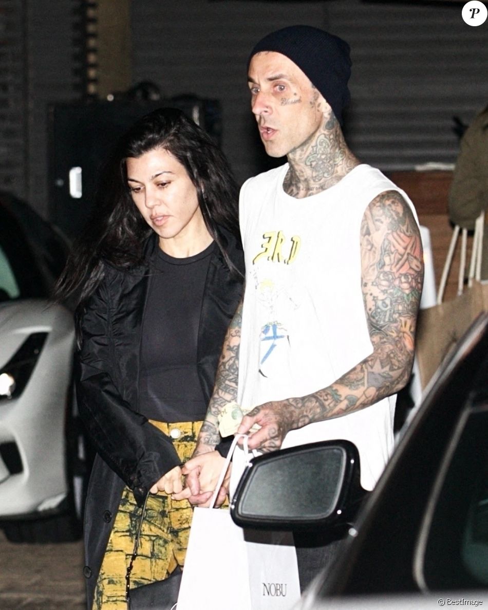 Exclusif - Kourtney Kardashian et son compagnon Travis Barker font un