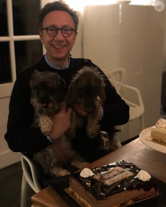 Stéphane Bern avec ses chiens Dash et Mirza