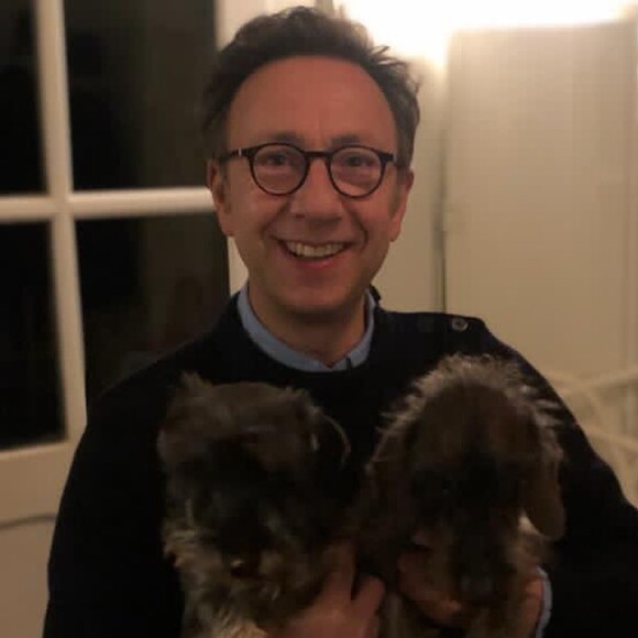 Stéphane Bern avec ses chiens Dash et Mirza