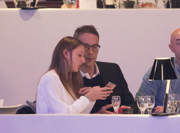 Julien Courbet et sa fille Lola lors du dernier jour du Longines Masters Paris à Villepinte, le 3 décembre 2017.