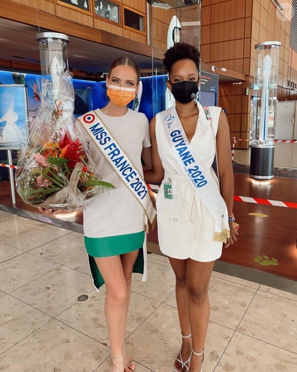 Amandine Petit et Héléneschka Horth à l'élection de Miss Guyane 2021.