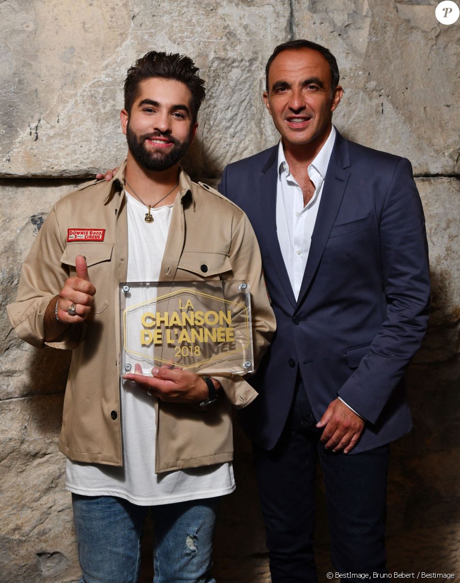 Kendji Girac et Nikos Aliagas - Kendji Girac, vainqueur du titre "La chanson de l'année 2018", émission enregistrée dans les arènes de Nîmes, diffusée en direct sur TF1 le 8 juin © Bruno Bebert / Bestimage