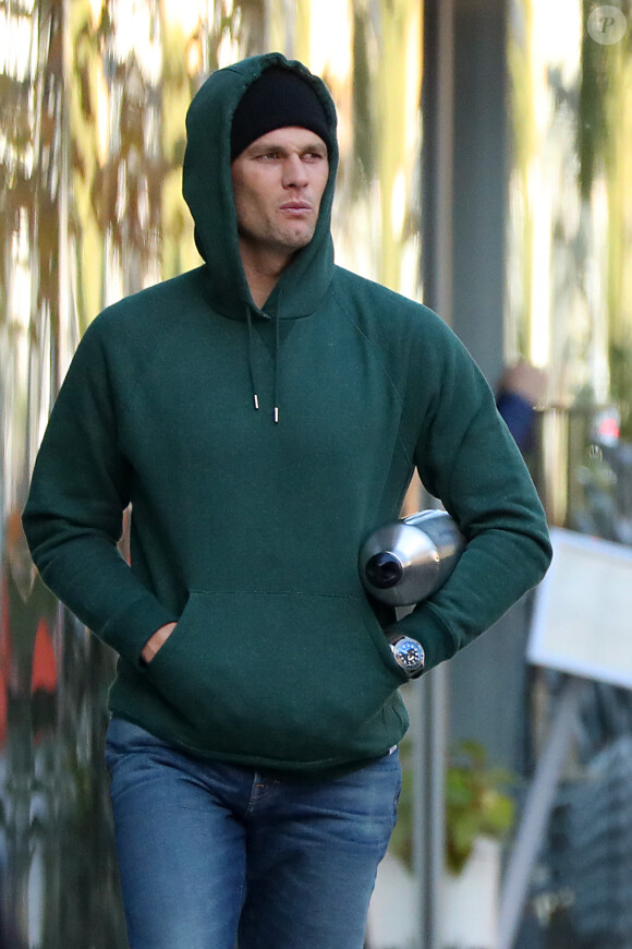 Exclusif - Tom Brady se baladent dans les rues glacées de New York, le 12 novembre 2019.