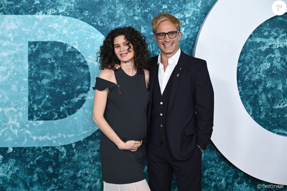 Gael Garcia Bernal et sa compagne Fernanda Aragones - Avant-première du film "Old" au Jazz Lincoln Center à New York, le 19 juillet 2021.