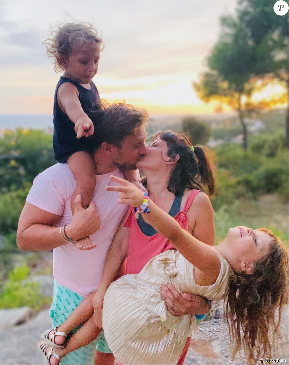 McFly, sa femme Tiffany et leurs enfants Noé et Stella.