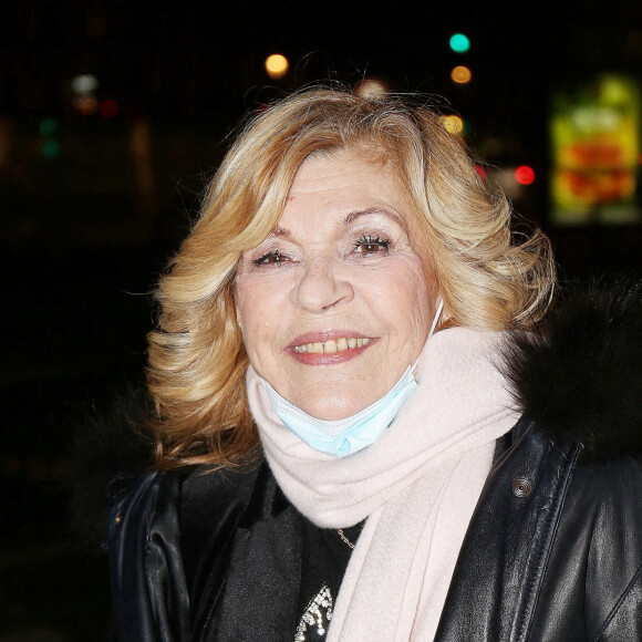 Exclusif - La chanteuse Nicoletta quitte les studios de RTL à Paris le 8 février 2021. © Panoramic / Bestimage