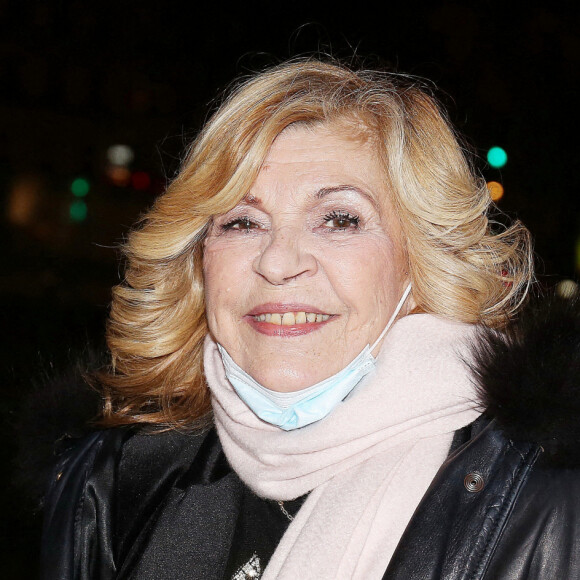 Exclusif - La chanteuse Nicoletta quitte les studios de RTL à Paris le 8 février 2021. © Panoramic / Bestimage