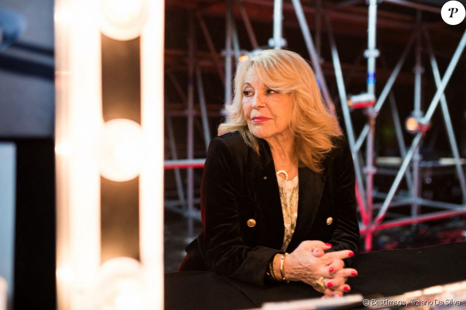 Exclusif - La chanteuse Nicoletta - Backstage de l'enregistrement de l'émission "300 Choeurs chantent Les plus beaux duos" à Paris, le 8 janvier 2021. © Tiziano Da Silva / Bestimage