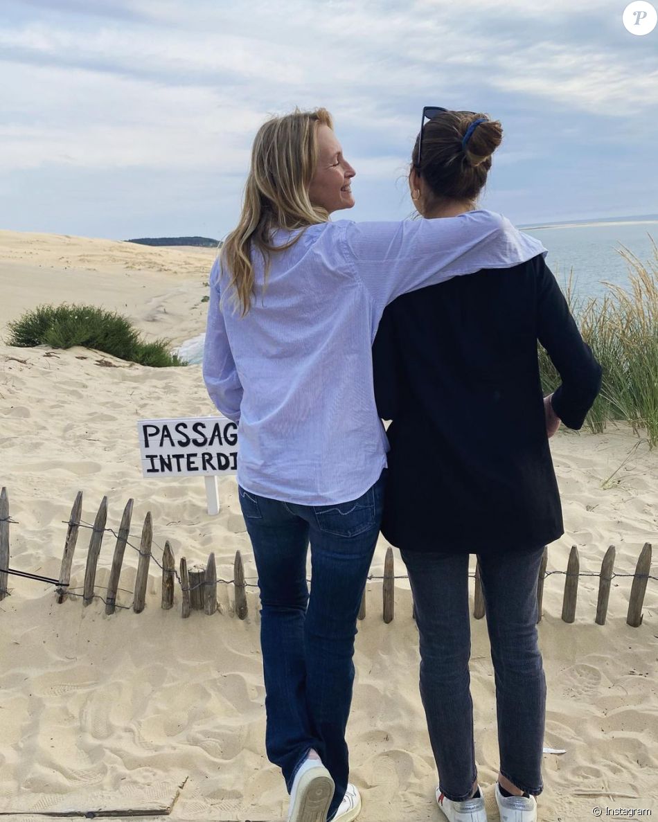 Estelle Lefébure en vacances avec sa fille Ilone Smet.