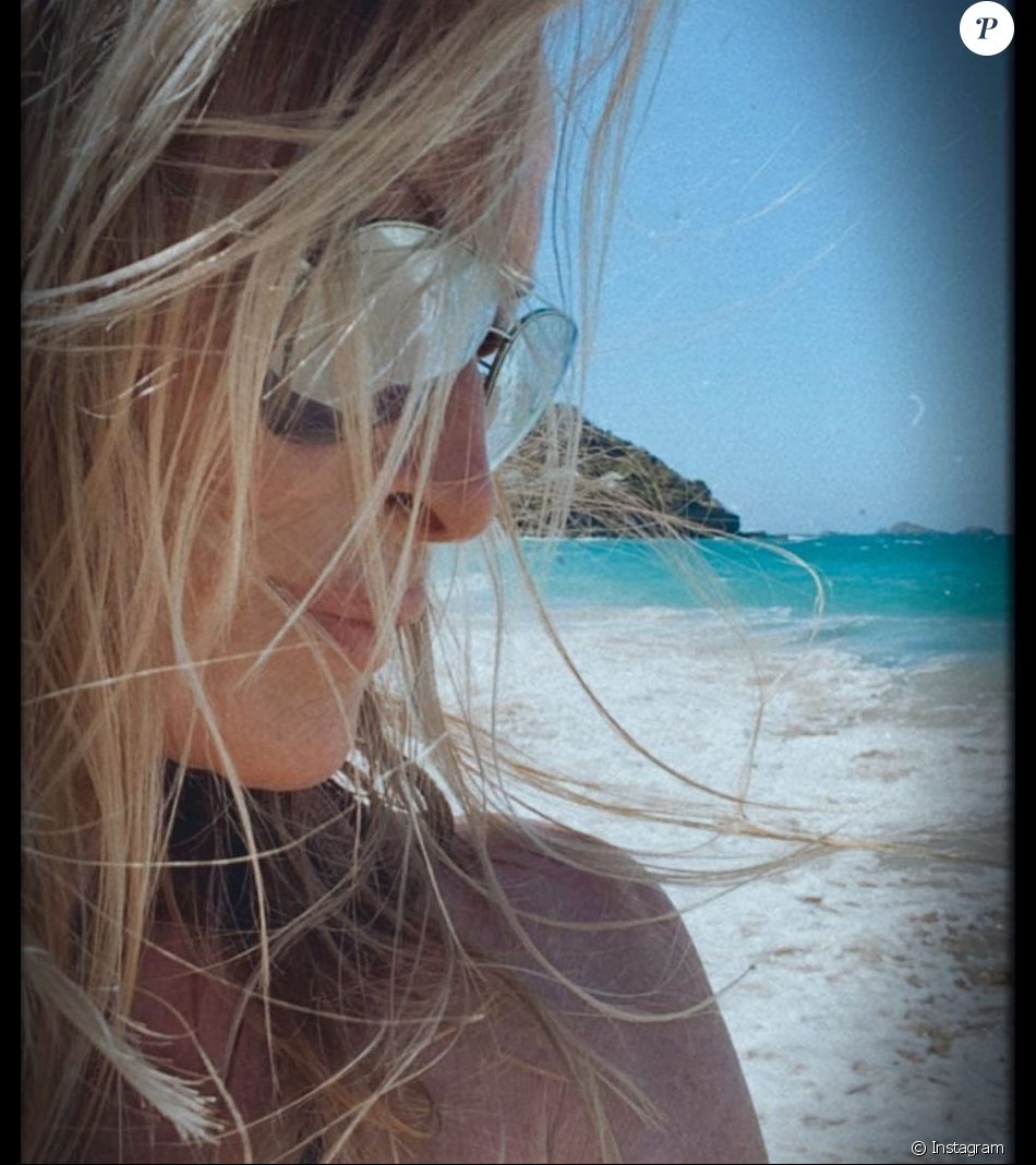 Estelle Lefébure : vacances de rêve sous le soleil.