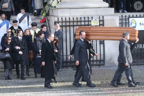 Geneviève Delpech, Emmanuel Delpech, Pauline Delpech et son compagnon - Sorties des obsèques de Michel Delpech en l'église Saint-Sulpice à Paris, le 8 janvier 2016.