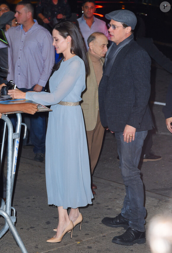 Brad Pitt et sa femme Angelina Jolie arrivent à la première du film "By The Sea" à New York le 3 novembre 2015.