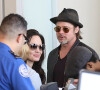 Brad Pitt, sa femme Angelina Jolie et leurs enfants Maddox, Pax, Zahara, Shiloh, Vivienne et Knox prennent l'avion à l'aéroport de Los Angeles pour venir passer quelques jours dans leur propriété de Miraval, le 6 juin 2015. 