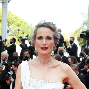 Andie MacDowell - Montée des marches du film " Tout s'est bien passé " lors du 74ème Festival International du Film de Cannes. Le 7 juillet 2021 © Borde-Jacovides-Moreau / Bestimage 