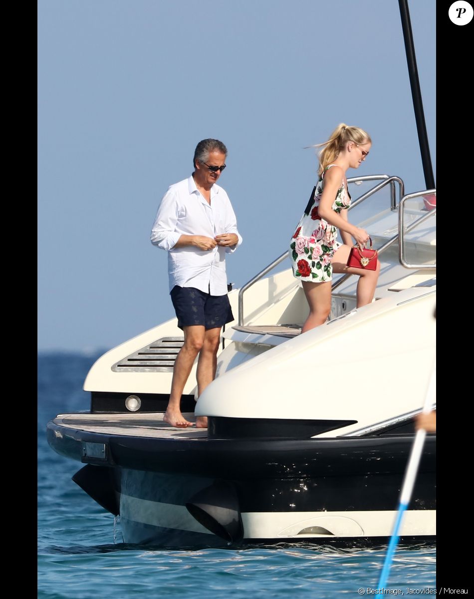 Exclusif - Lady Kitty Spencer, nièce de la princesse Diana, et son compagnon Michael Lewis font un petit tour au Club 55 à Saint-Tropez le 20 août 2019. © Jacovides / Moreau / Bestimage