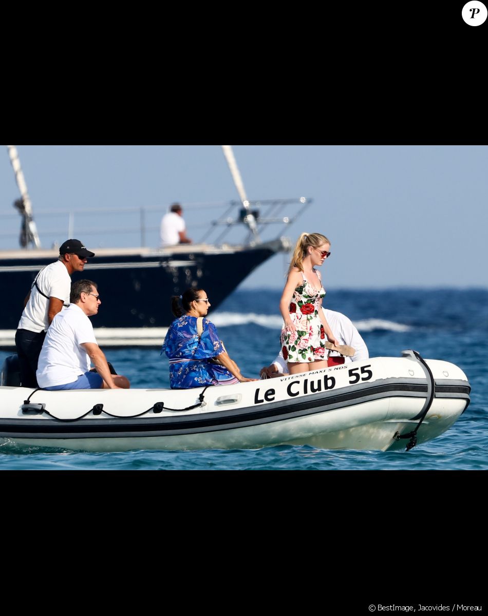 Exclusif - Lady Kitty Spencer, nièce de la princesse Diana, et son compagnon Michael Lewis font un petit tour au Club 55 à Saint-Tropez le 20 août 2019. © Jacovides / Moreau / Bestimage