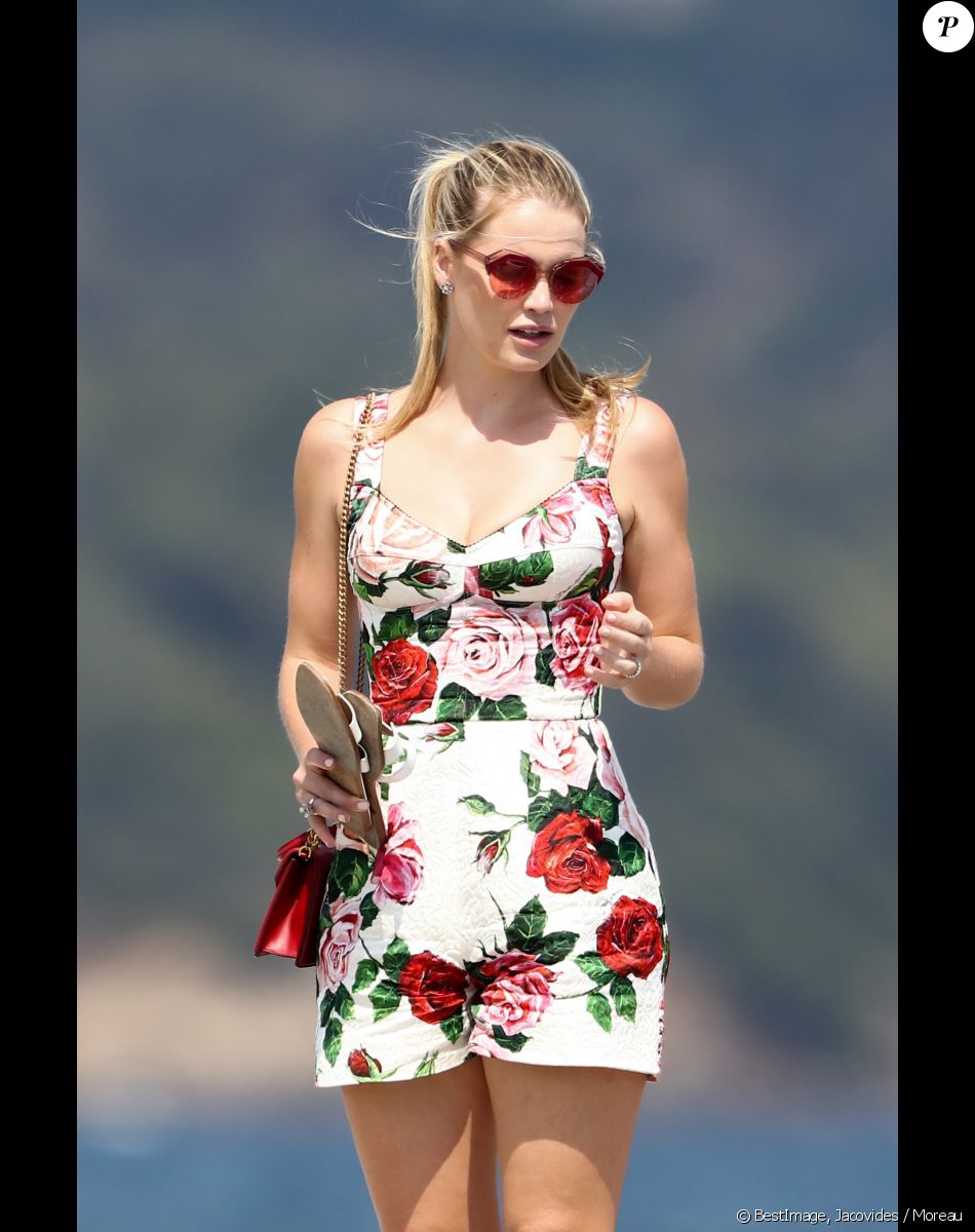 Exclusif - Lady Kitty Spencer, nièce de la princesse Diana, et son compagnon Michael Lewis font un petit tour au Club 55 à Saint-Tropez le 20 août 2019. © Jacovides / Moreau / Bestimage