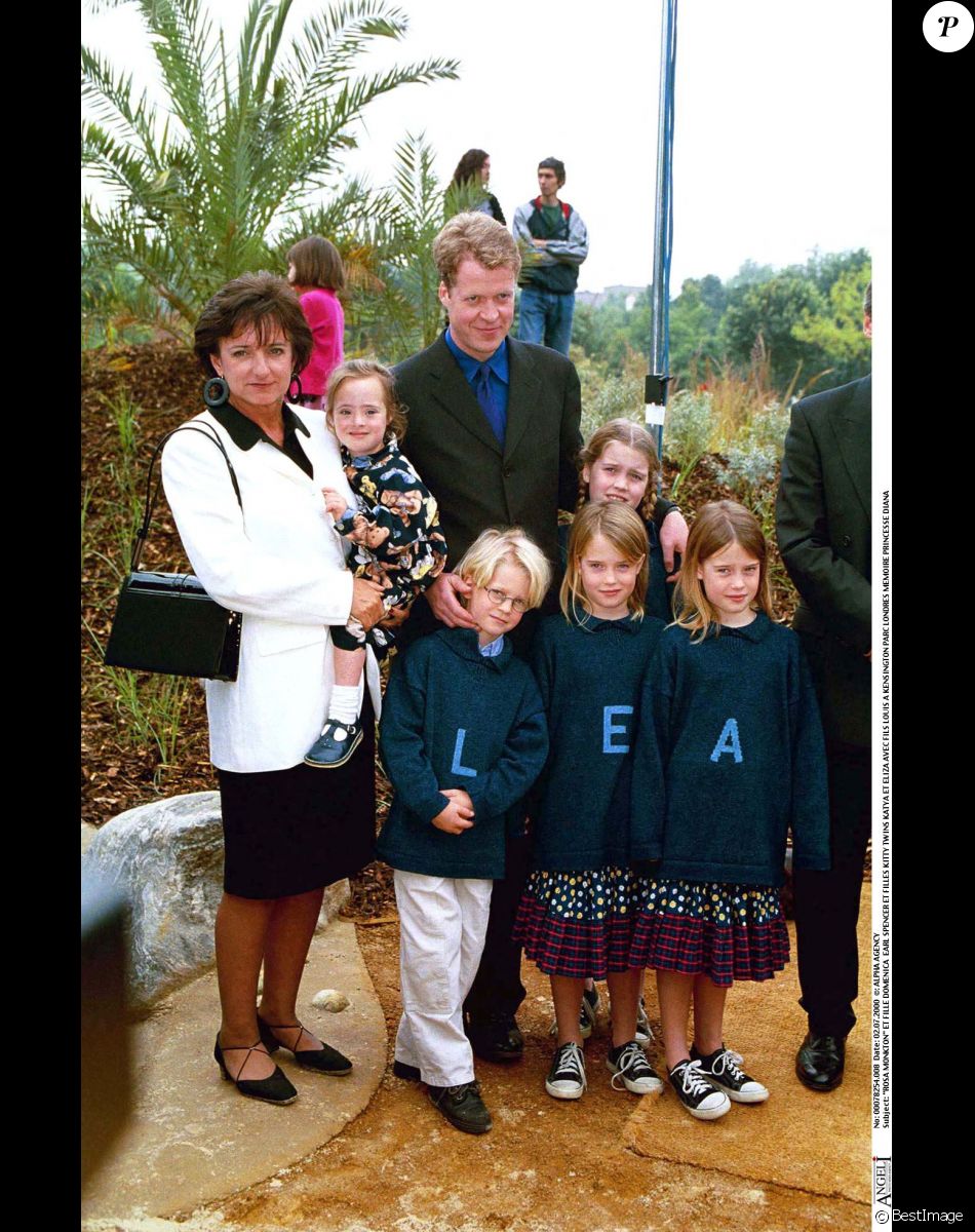 Earl Spencer, Rosa Monkton et leurs filles Kitty, Katya et Elisa, avec leur fils Louis au parc de Kensington à Londres.