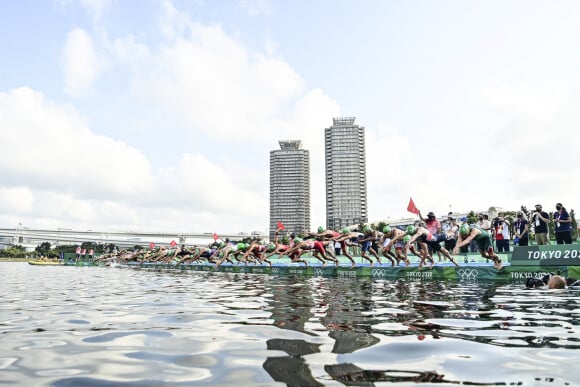 Départ de l'épreuve Messieurs du Triathlon Olympique - Jeux Olympiques de Tokyo 2020 - Triathlon Hommes. Tokyo, le 26 juillet 2021.