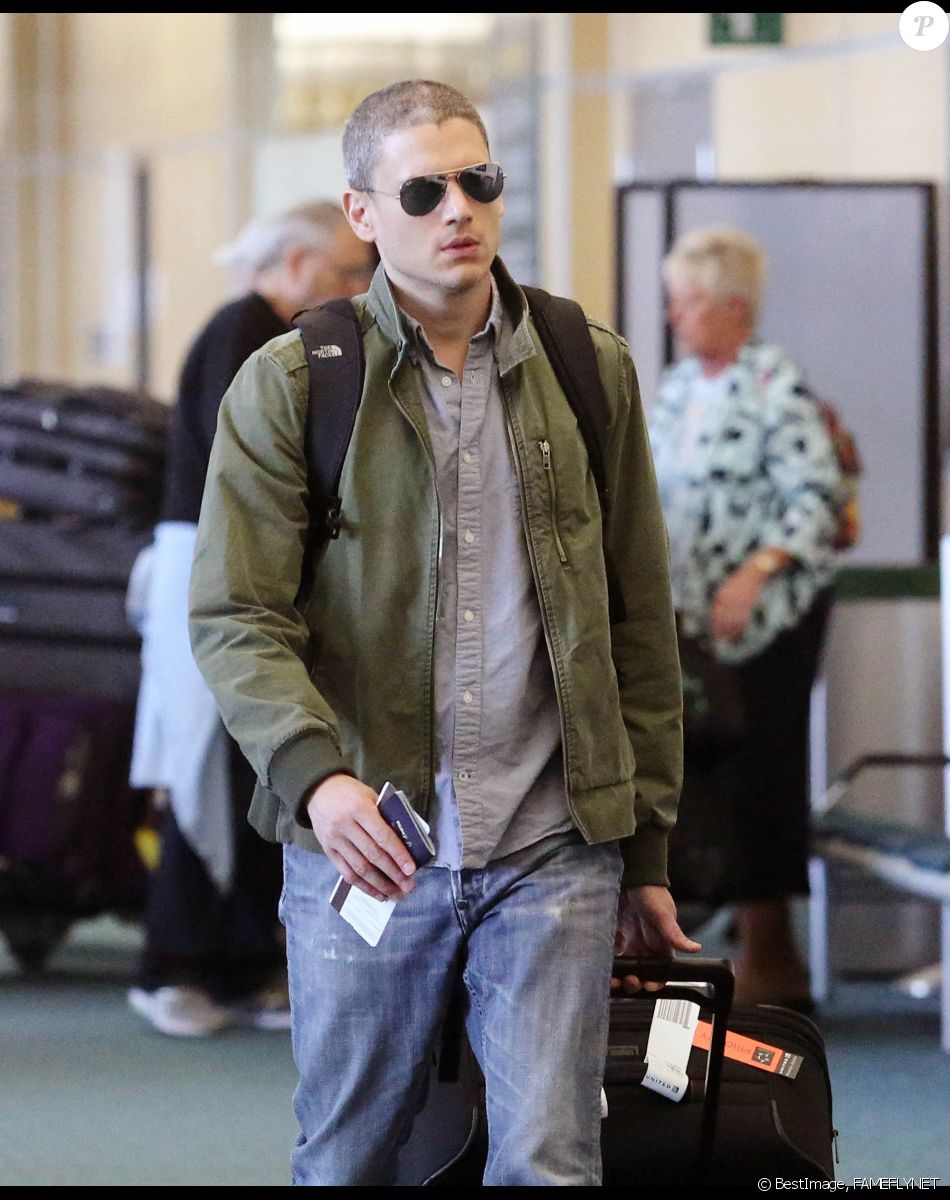 Wentworth Miller prend un vol à l'aéroport de Vancouver à destination de Los Angeles, le 9 août 2015.