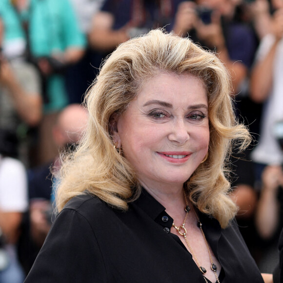 Catherine Deneuve au photocall du film De son vivant (Hors compétition) lors du 74ème festival international du film de Cannes le 11 juillet 2021 © Borde / Jacovides / Moreau / Bestimage