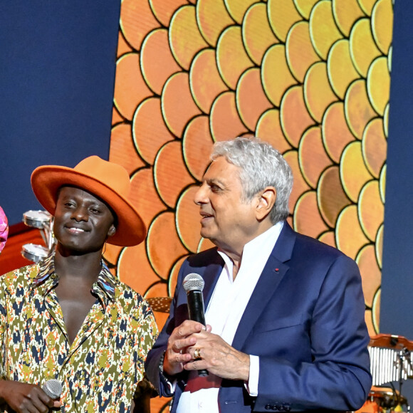 Exclusif - Sur scène le chanteur Enrico Macias, Céphaz accompagnés de Daphné Burkï et Claudy Siar - "Africa , le Grand Concert" diffusé le 29 juillet sur France 2. © Jean-René Santini / Bestimage