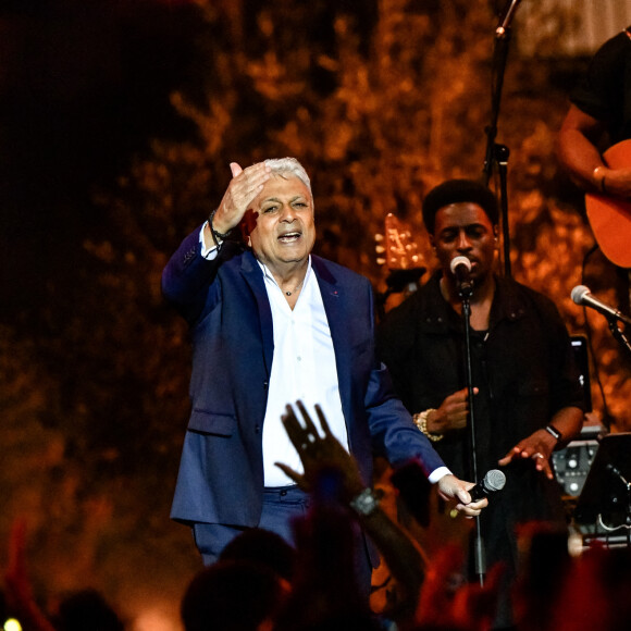 Exclusif - Sur scène le chanteur Enrico Macias - "Africa , le Grand Concert" diffusé le 29 juillet sur France 2. © Jean-René Santini / Bestimage