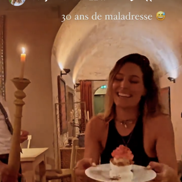 Laury Thilleman fait tomber son gâteau le soir de son anniversaire - Instagram