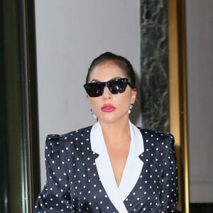 Lady Gaga quitte son hôtel à New York pour les répétitions de son concert au Radio City Music Hall, le 31 juillet 2021. 
