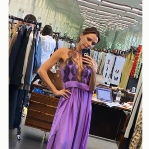 Victoria Beckham dévoile l'un de ses robes favorites de sa collection Printemps/Ete 2021.