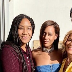 Amel Bent, sa mère et son frère et sa soeur, Melissa et Ilies.