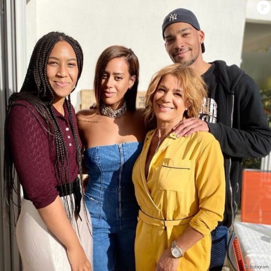 Amel Bent Maman En Vacances Elle S clate Avec Ses Filles Hana Et Amel Bent Maman En Vacances Elle S clate Avec Ses Filles Hana Et