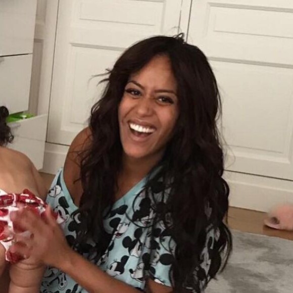 Amel Bent et sa fille.