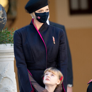 La princesse Charlène de Monaco, la princesse Gabriella de Monaco, comtesse de Carladès - La famille princière assiste à une cérémonie de remise de médaille dans la cours du Palais de Monaco lors de la Fête Nationale 2020 de la principauté de Monaco le 19 novembre 2020. © David Nivière / Pool / Bestimage