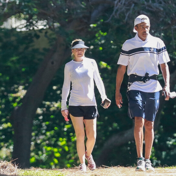 Exclusif - Ellen Pompeo et son mari Chris Iver sont allés se promener à Griffith Park dans le quartier de Los Feliz à Los Angeles, le 3 août 2021.