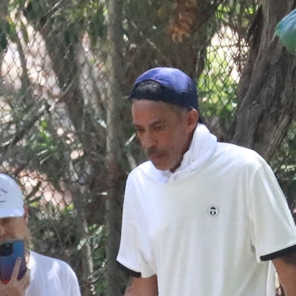 Exclusif - Ellen Pompeo et son mari Chris Ivery sont allés faire une randonnée à Los Feliz, Los Angeles, le 15 juin 2021.