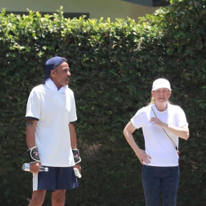 Exclusif - Ellen Pompeo et son mari Chris Ivery sont allés faire une randonnée à Los Feliz, Los Angeles, le 15 juin 2021.